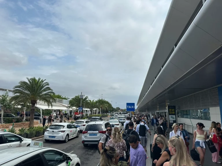 aeroport ibiza taxi Taxi et navette à l'aéroport d'Ibiza