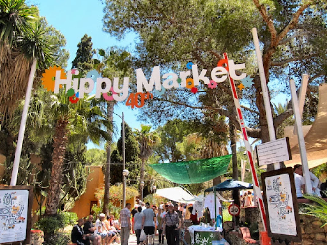 hippy marketjpg Stands du marché hippie de Punta Arabí à Es Canar, Ibiza