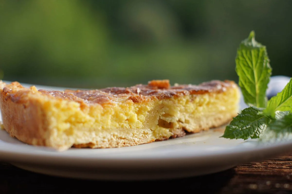 Flaó d'Ibiza entier, tarte au fromage frais et à la menthe