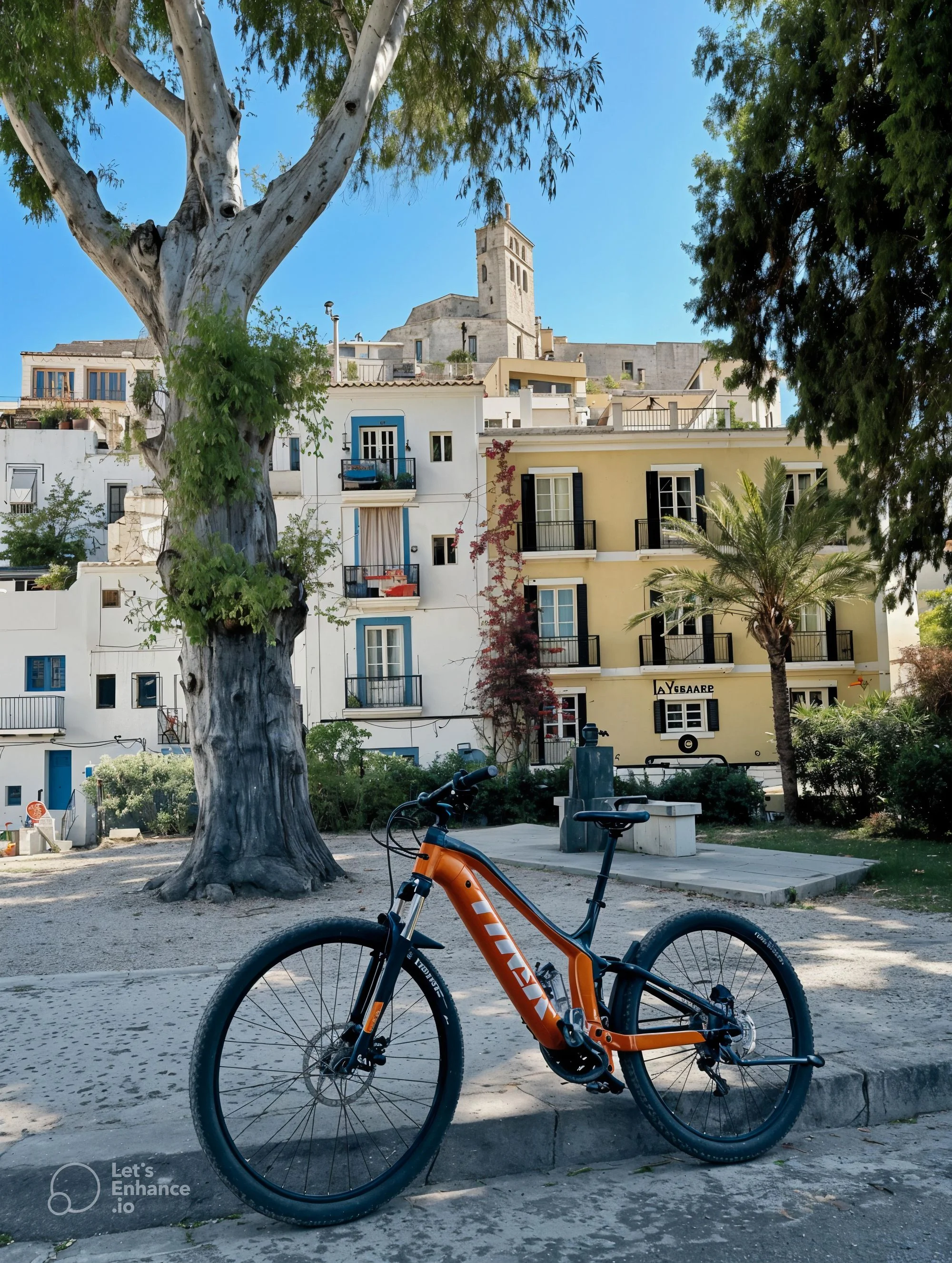 ebike dalt vila cathedrale E-bike devant la cathédrale de Dalt Vila à Ibiza