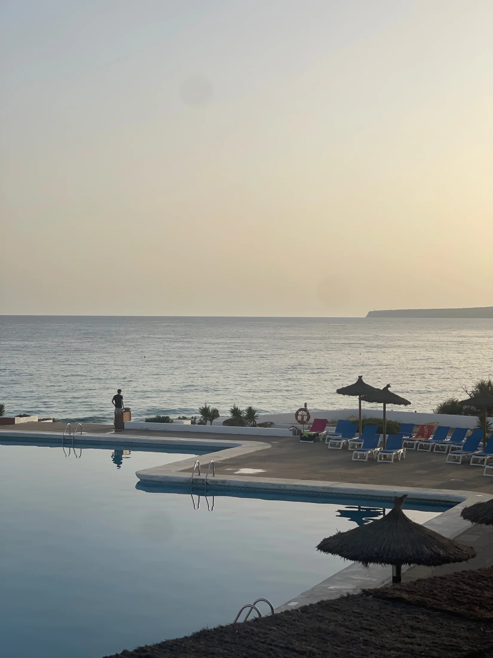 Piscine de l'Insotel Club Maryland face à la mer au coucher du soleil, Es Arenals Formentera