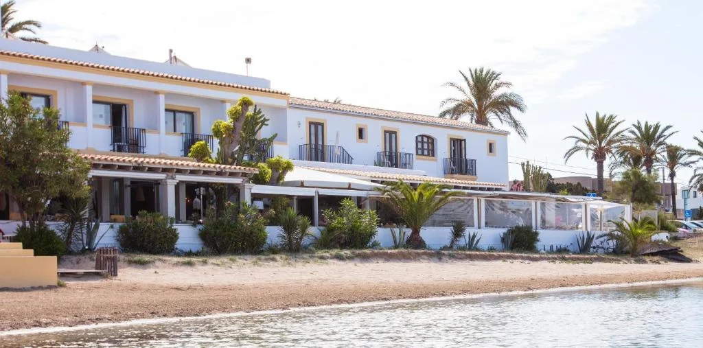 hotel hostal la savina la savina 1 L'Hostal la Savina au bord de l'eau au port de La Savina, Formentera