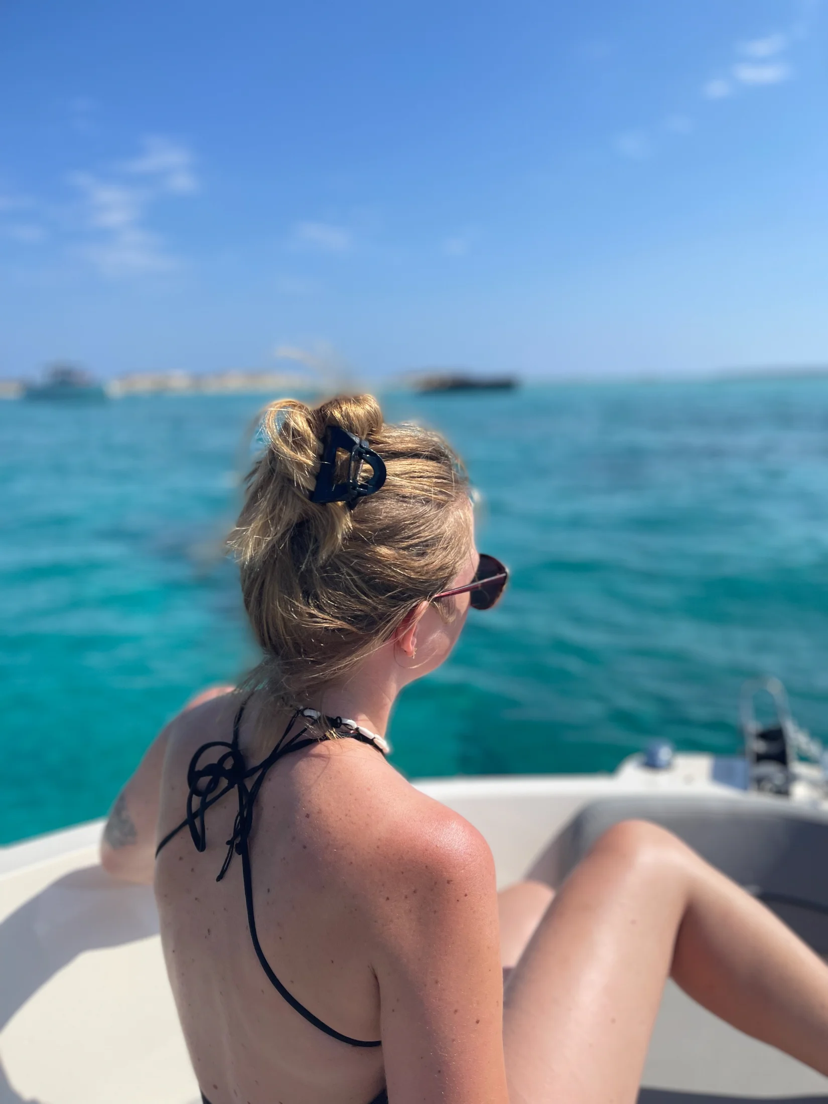 Pause en bateau face à l'eau turquoise au large de Formentera