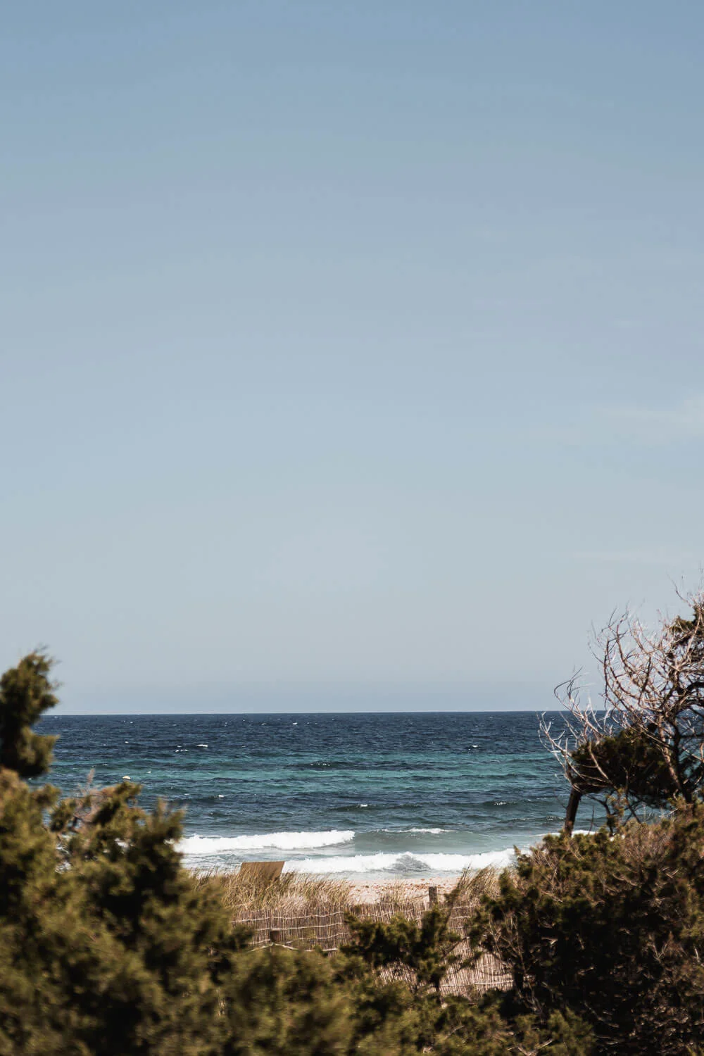 Vue sur la plage d'Es Cavallet depuis El Chiringuito