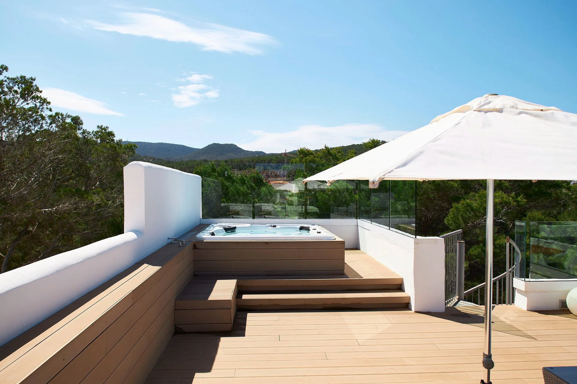 jacuzzi terrasse The Retreat Insotel Tarida Beach Sensatori