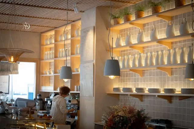 Intérieur du Mui Mia Café à Ibiza Ville