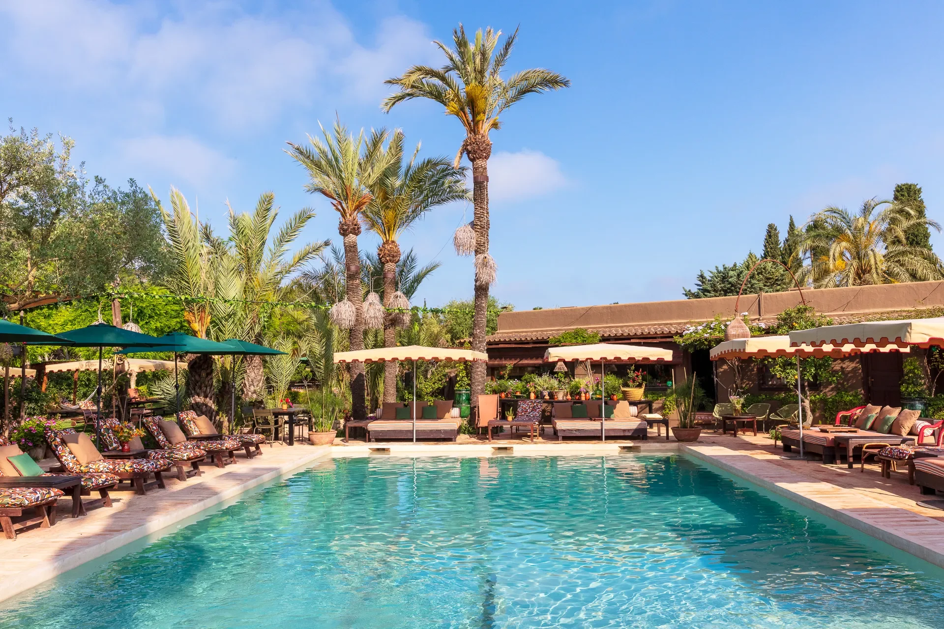 Piscine et jardin méditerranéen du restaurant Raco Ibiza à Sant Rafel