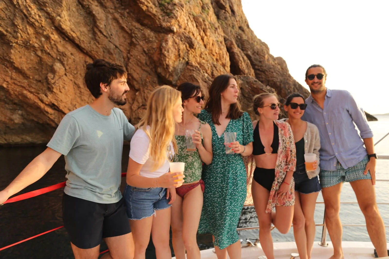 cala bassa cala conta grottes 3 Groupe d'amis à bord du bateau