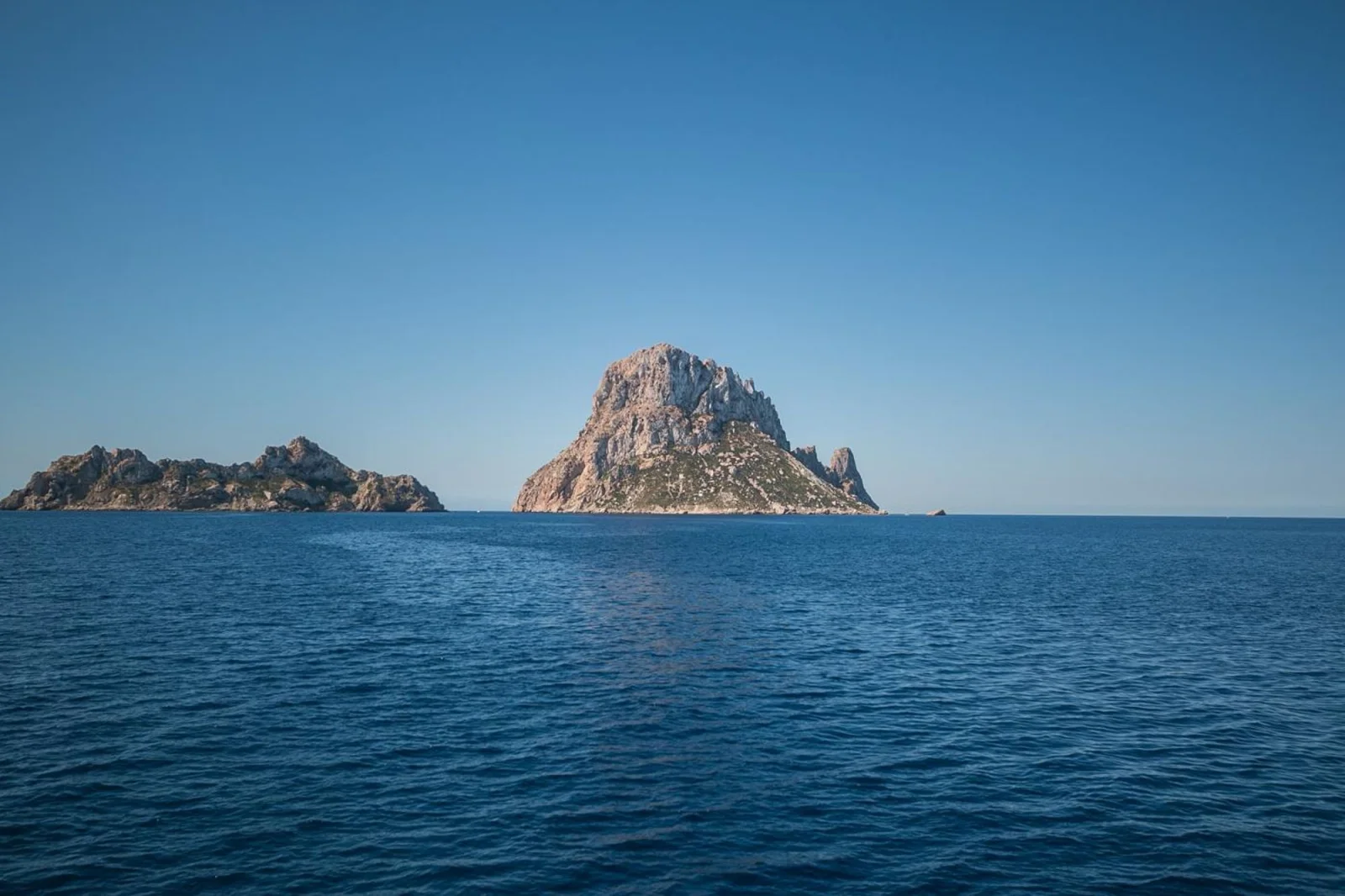 Es Vedrà et Es Vedranell vus depuis la mer