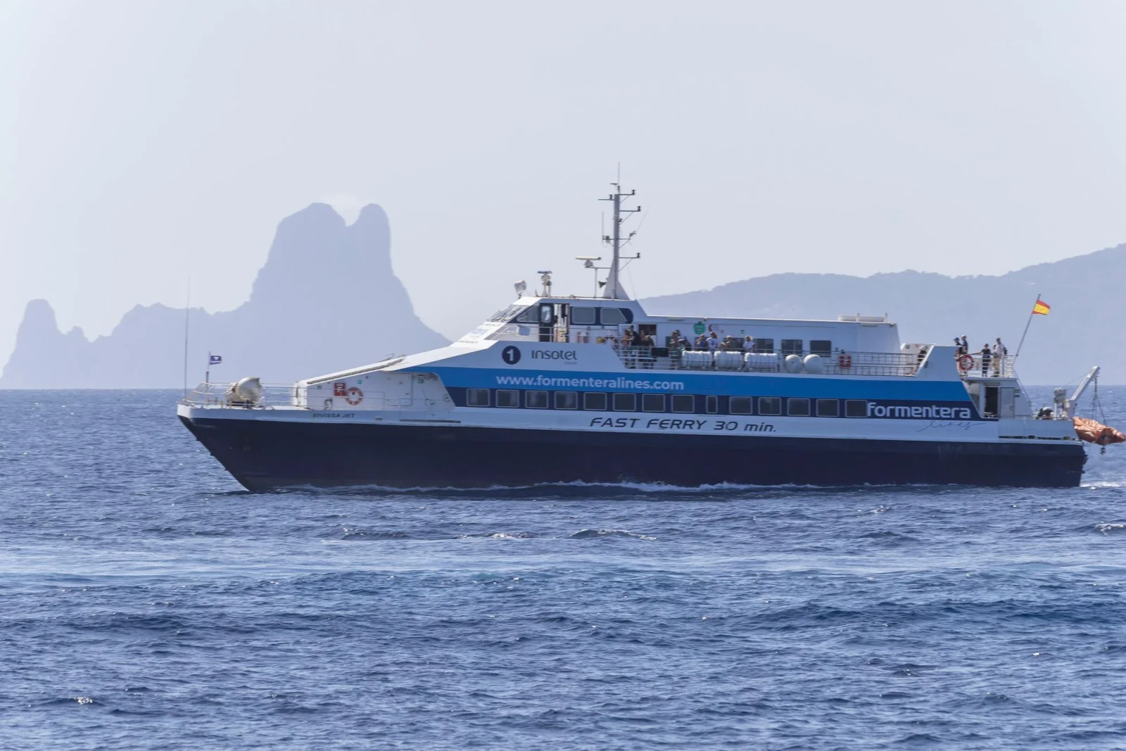 ferry velo electrique formentera ferry Ferry rapide Formentera Lines avec Es Vedrà en arrière-plan