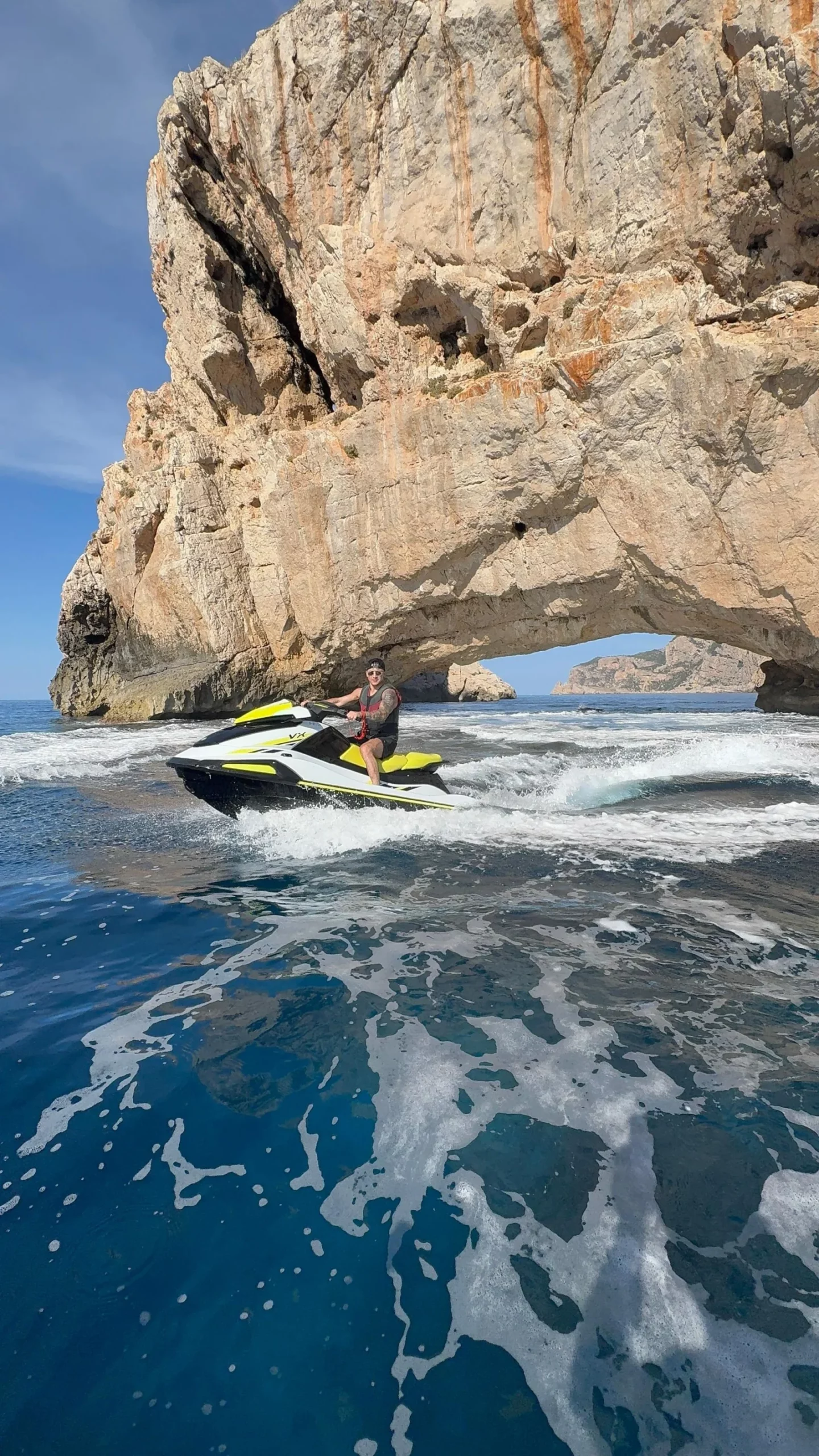jet ski islas margaritas 1 scaled Jet ski devant les falaises de la côte nord