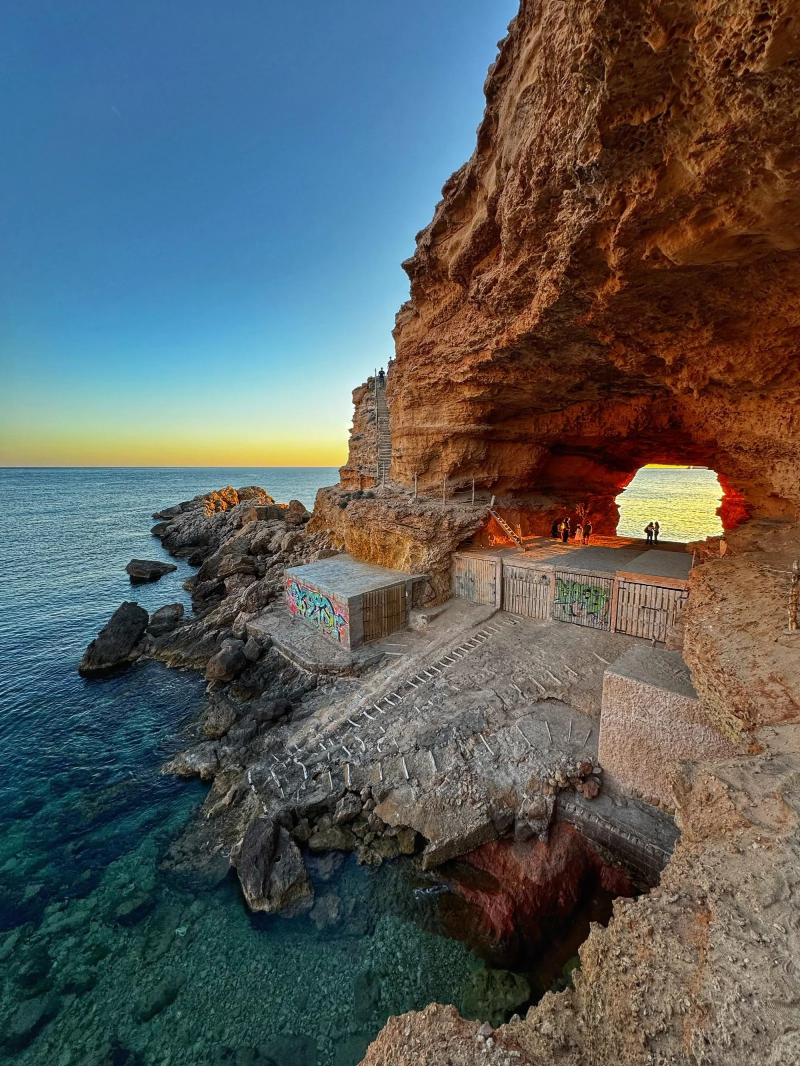 land rover 4x4 sud ouest ibiza 2 Grotte côtière au coucher du soleil