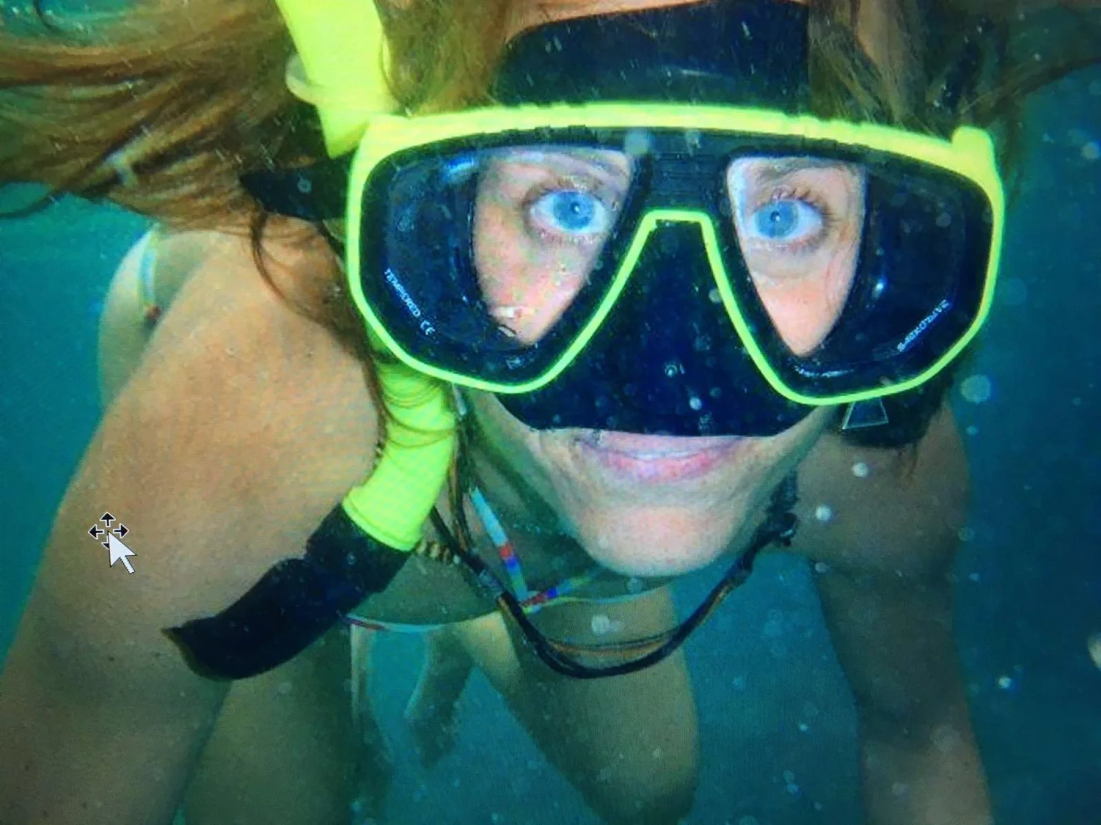 snorkeling formentera masque Snorkeleuse avec masque et tuba dans l'eau de Formentera