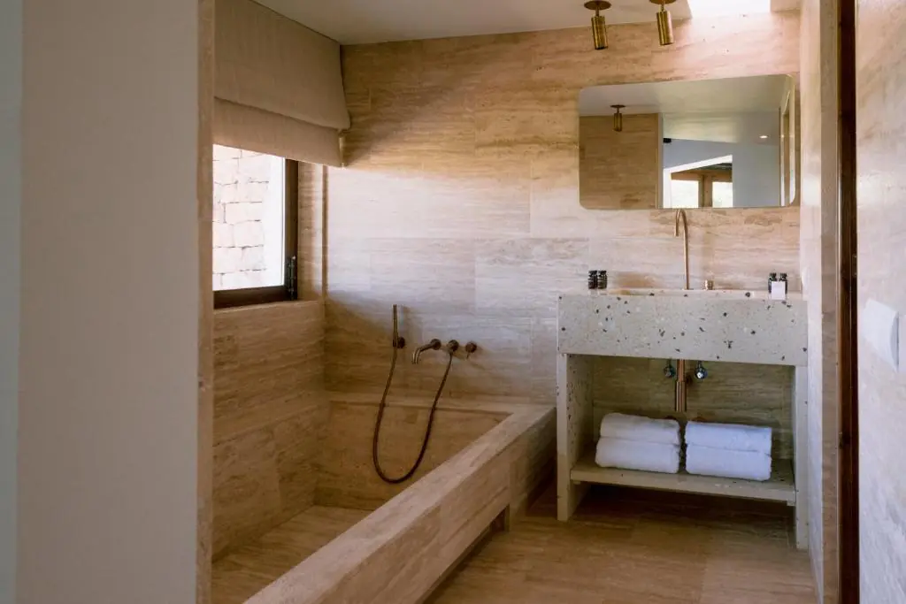 Casa Maca 6 Salle de bain en pierre d'une chambre de Casa Maca
