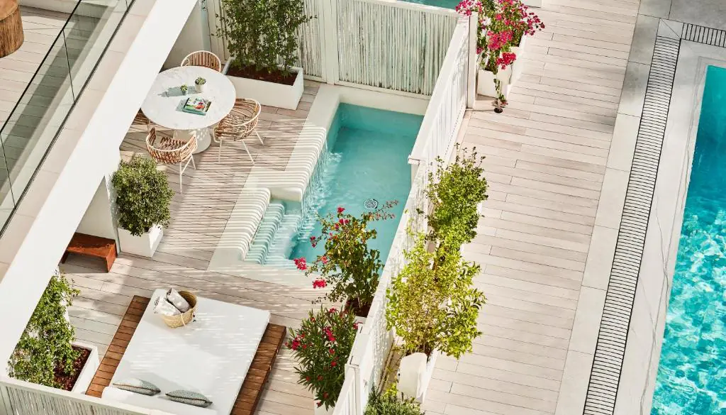 Nobu Hotel Ibiza Bay 2 Piscine privée d'une suite du Nobu Hotel Ibiza Bay vue d'en haut