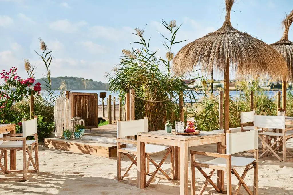 Nobu Hotel Ibiza Bay 4 Terrasse du restaurant sur la plage du Nobu Hotel Ibiza Bay