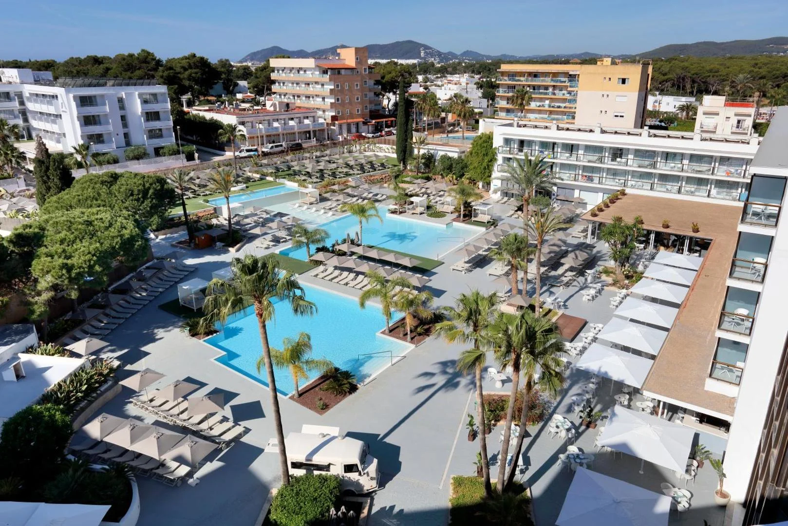 aluasoul ibiza es canar vue aerienne vue aérienne des piscines de l'AluaSoul Ibiza