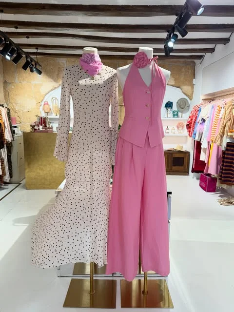anais ibiza mannequins robes Mannequins en robe blanche et ensemble rose chez Anaïs Ibiza