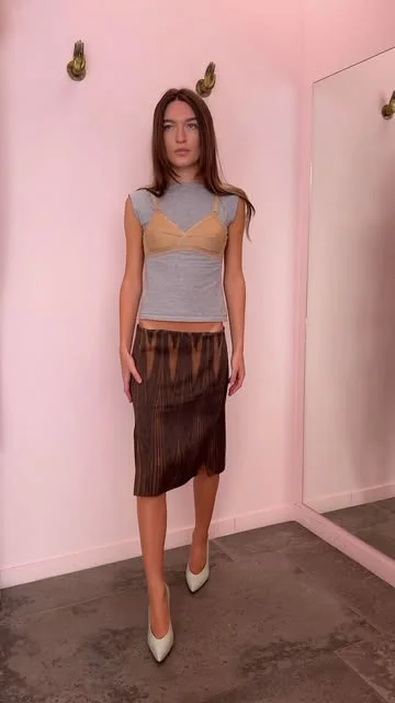 archive closet ibiza jupe velours Haut gris et jupe en velours marron d'Archive Closet Ibiza