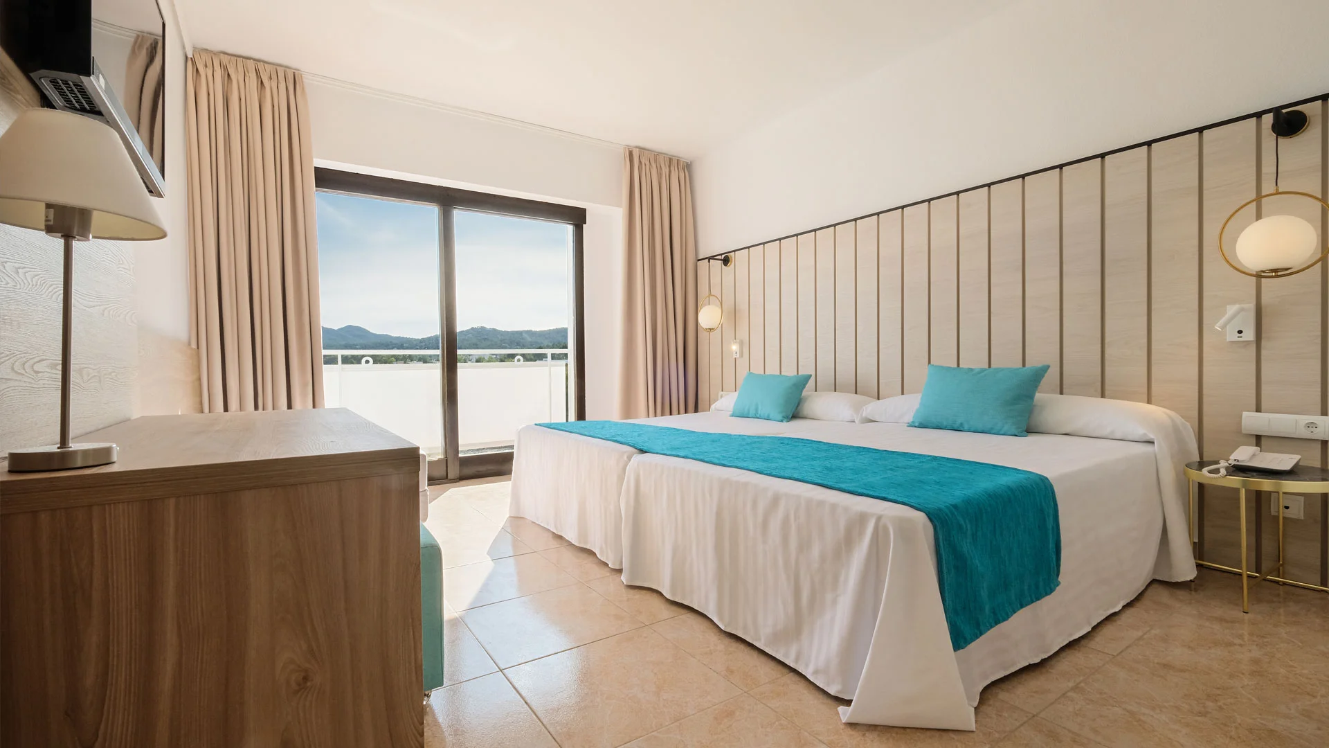azuline bergantin ibiza chambre chambre vue sur la baie de Sant Antoni à l'azuLine Hotel Bergantin