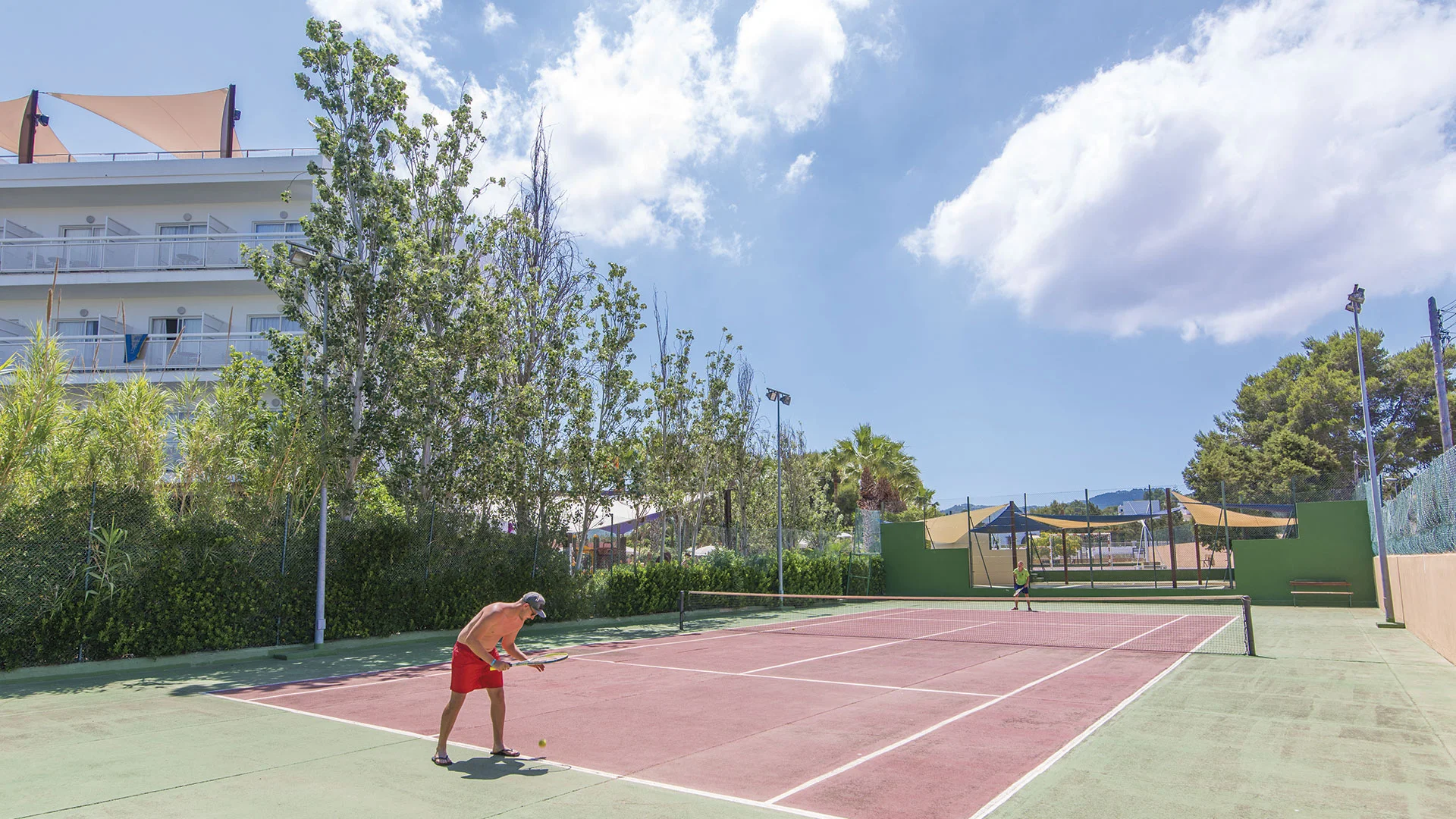 azuline bergantin ibiza tennis court de tennis de l'azuLine Hotel Bergantin
