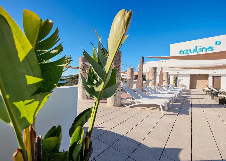 azuline bergantin ibiza terrasse transats terrasse et transats de l'azuLine Hotel Bergantin