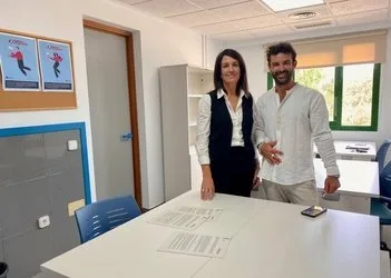 coworking formentera espai empresarial salle Salle de travail partagée de l'Espai Empresarial Formentera Impulsa à Sant Francesc