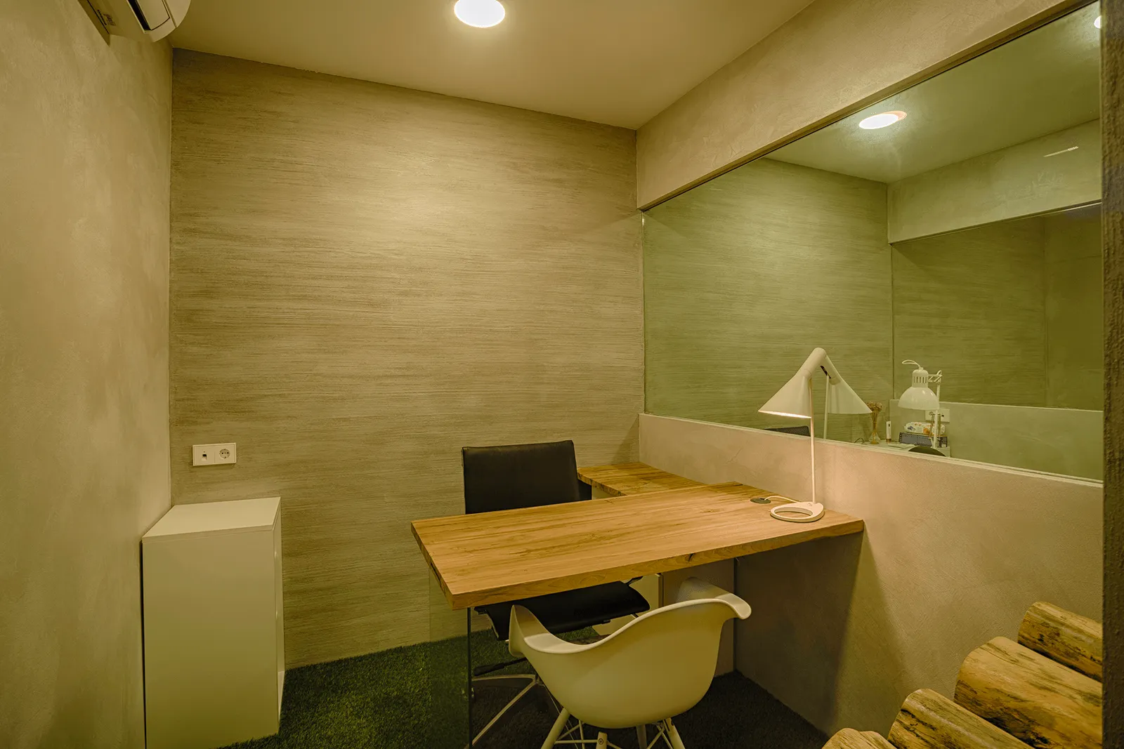 coworking ibiza cowork group bureau individuel Bureau individuel en bois chez Ibiza Cowork Group