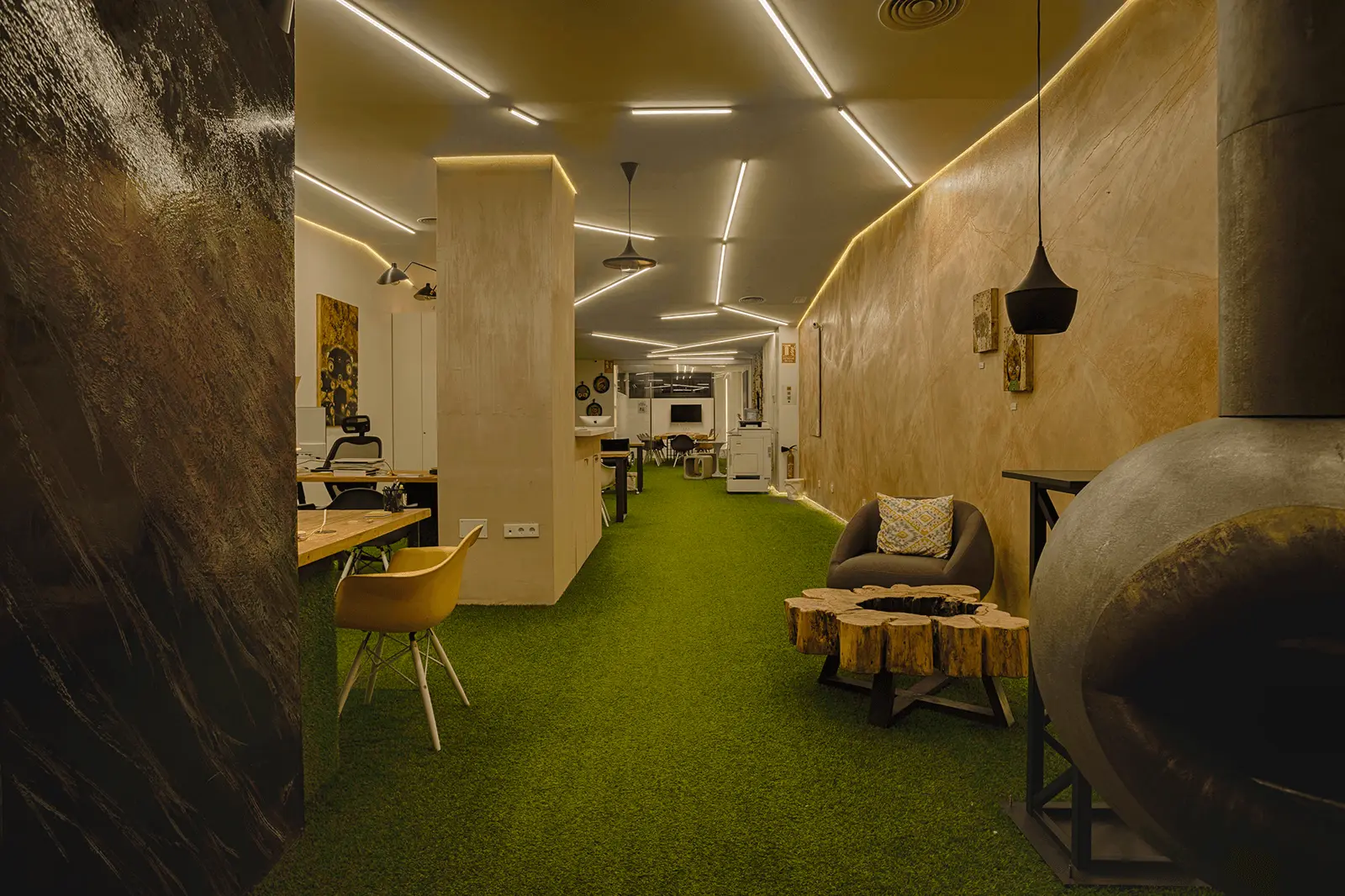 coworking ibiza cowork group open space Espace partagé au sol en gazon synthétique chez Ibiza Cowork Group