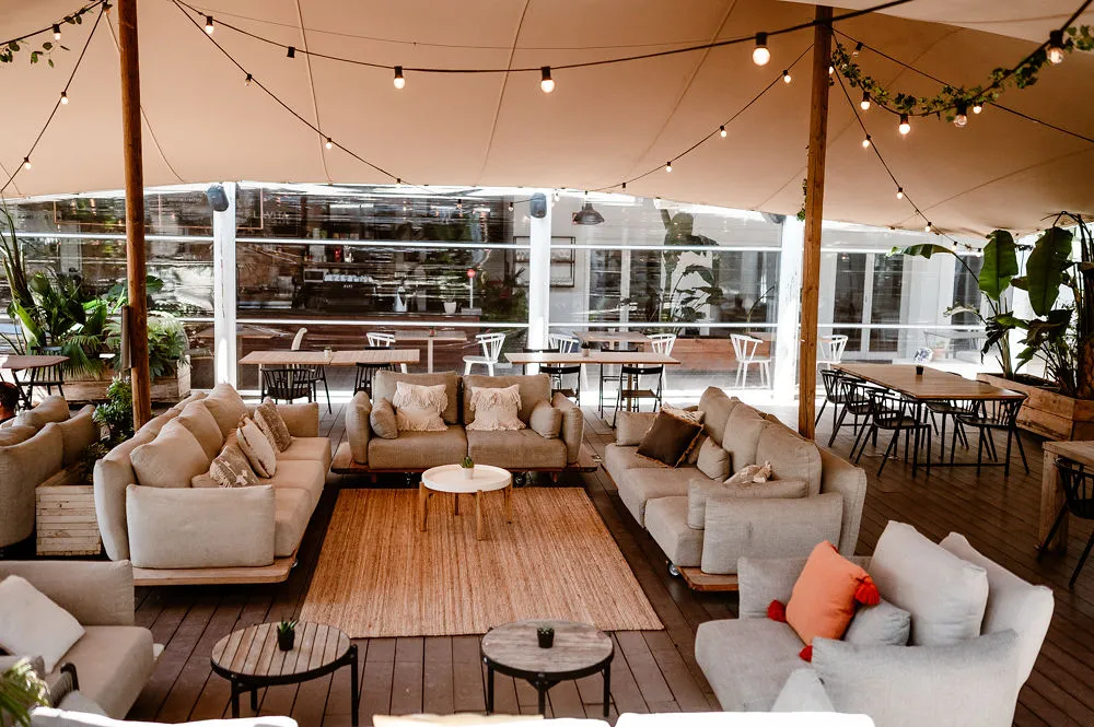 coworking ibiza thehub terrasse Terrasse lounge couverte de theHUB Ibiza