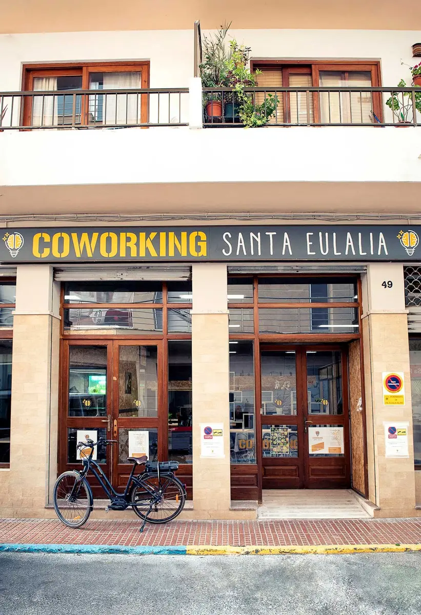 coworking santa eulalia facade Façade du Coworking Santa Eulalia, rue Sant Josep