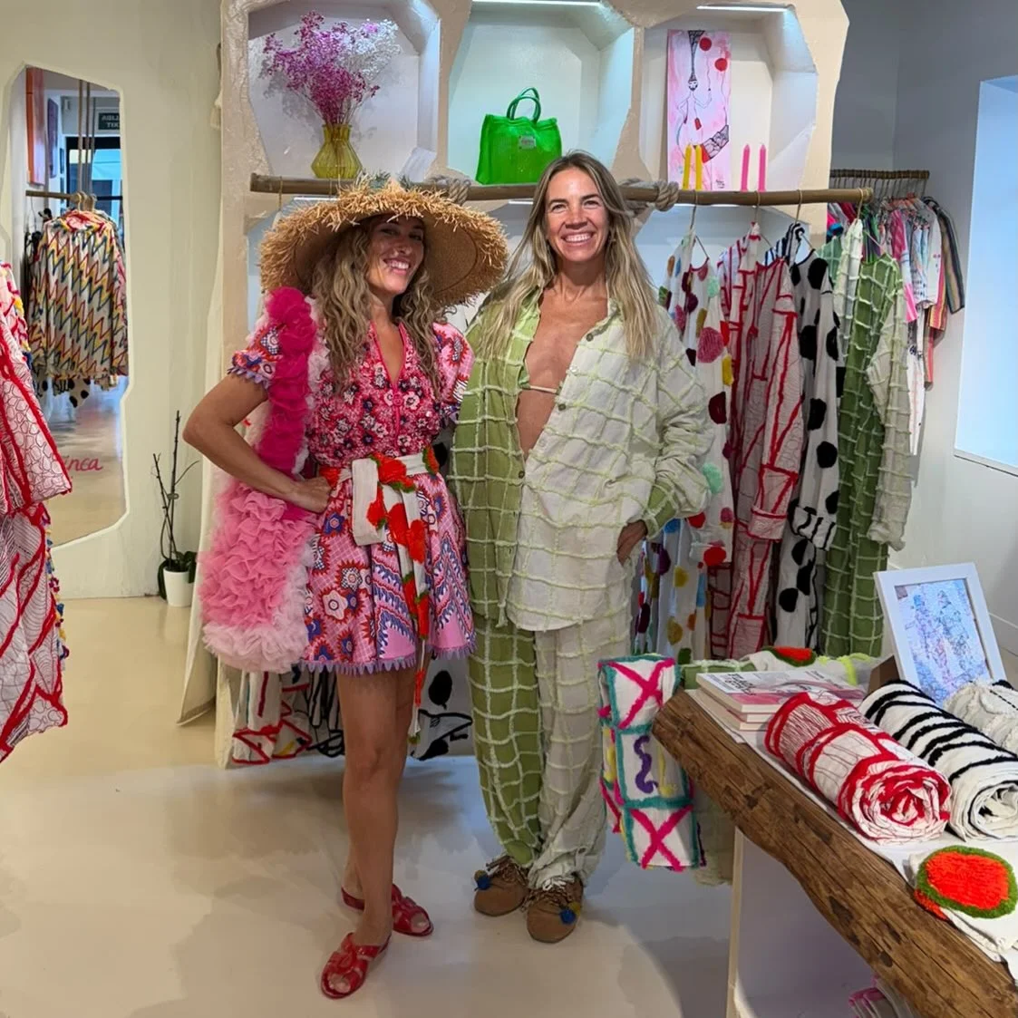dipinca ibiza boutique portants Pièces imprimées Dipinca présentées dans la boutique d'Ibiza