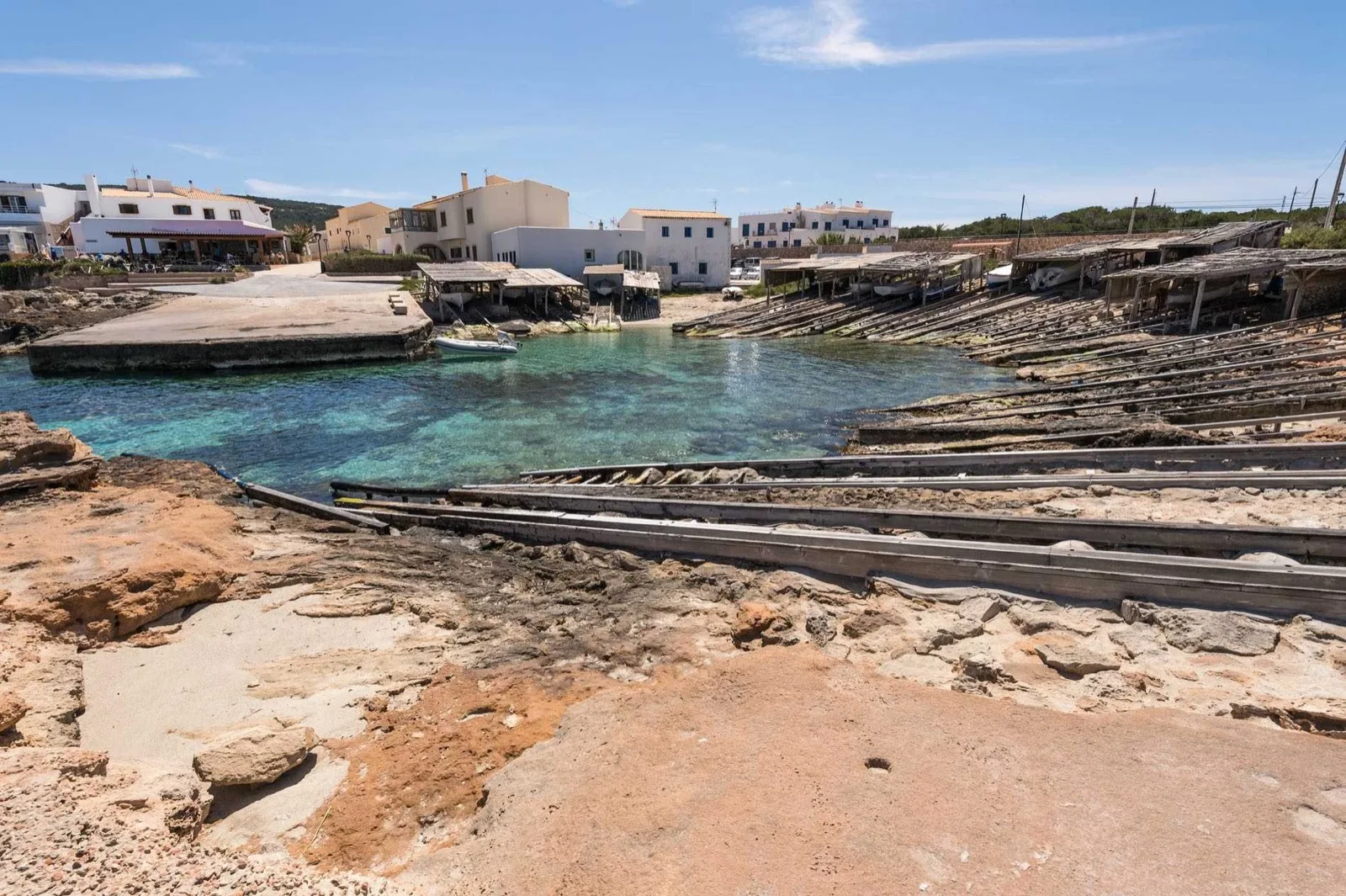 formentera village es calo de sant agusti Petit port d'Es Caló de Sant Agustí et ses cabanes à barques, Formentera