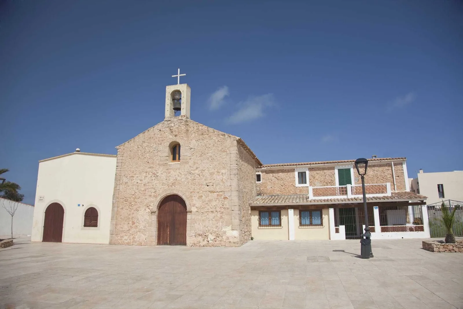 formentera village sant ferran Église de Sant Ferran de ses Roques sur la place du village, Formentera