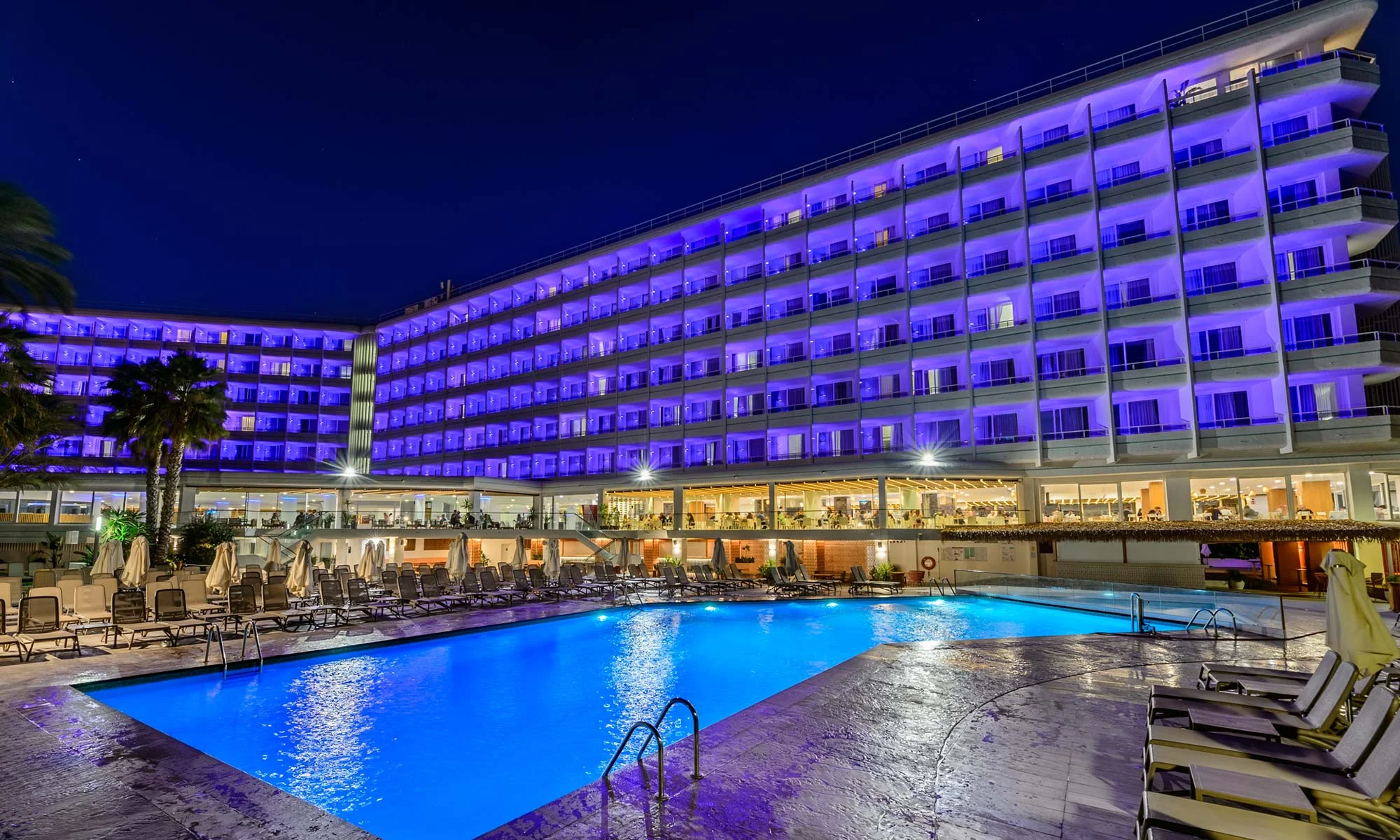 hotel vibra algarb piscine nuit piscine de l'Hotel Vibra Algarb éclairée le soir