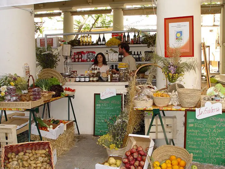 Stand de fruits et légumes au Mercat Vell d'Ibiza