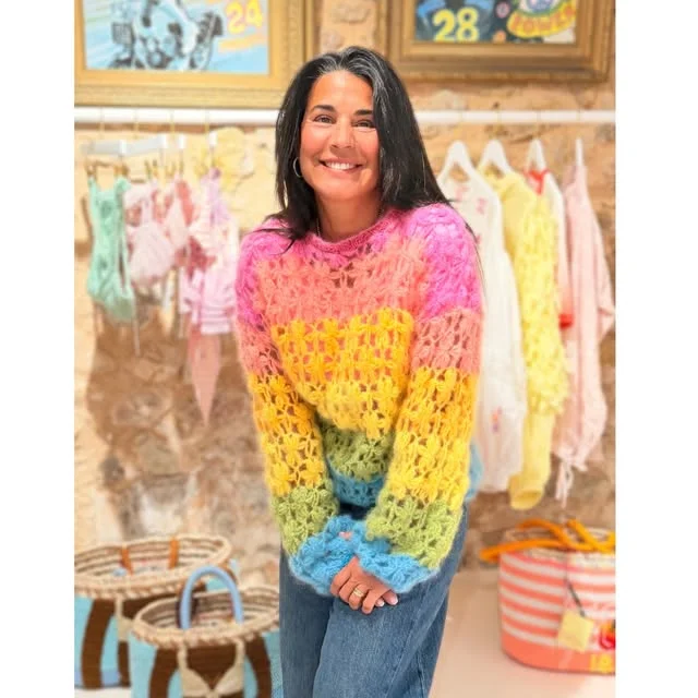 mirage beachwear ibiza boutique pull Pull en maille multicolore dans la boutique Mirage Beachwear à Ibiza