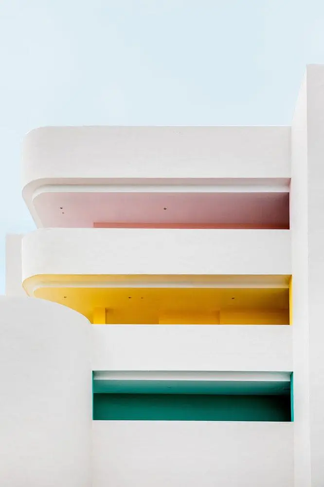 paradisio ibiza 2 Façade blanche aux balcons colorés du Paradiso Ibiza Art Hotel