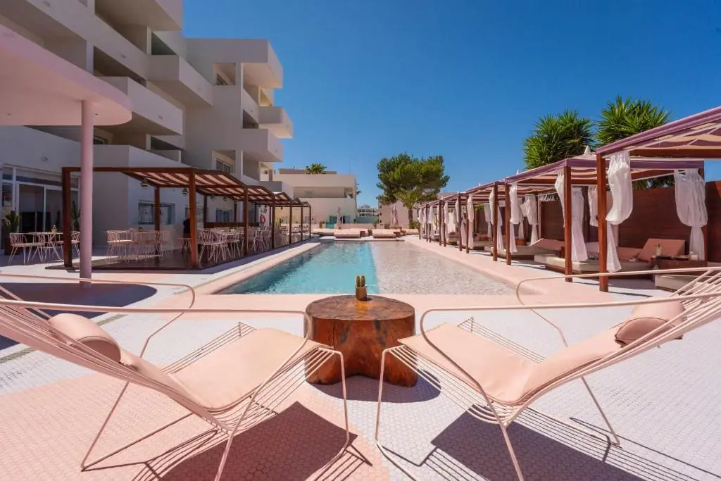 paradiso ibiza art hotel 6 Piscine et cabanas blanches du Paradiso Ibiza Art Hotel