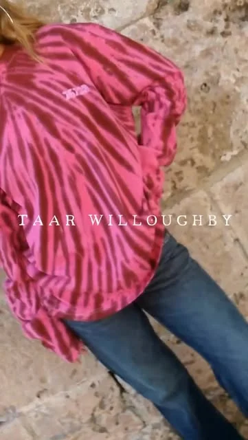 taar willoughby ibiza top zebre rose Haut zébré rose et blanc de la marque Taar Willoughby à Ibiza