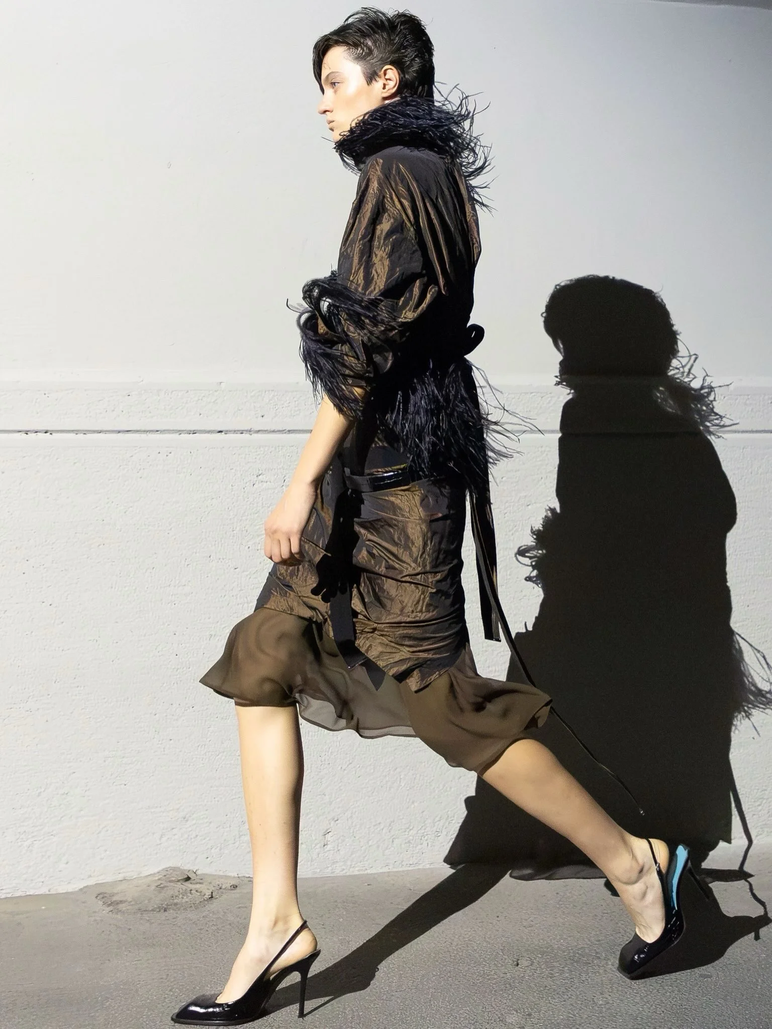 the attico robe plumes Robe noire ornée de plumes de la collection The Attico