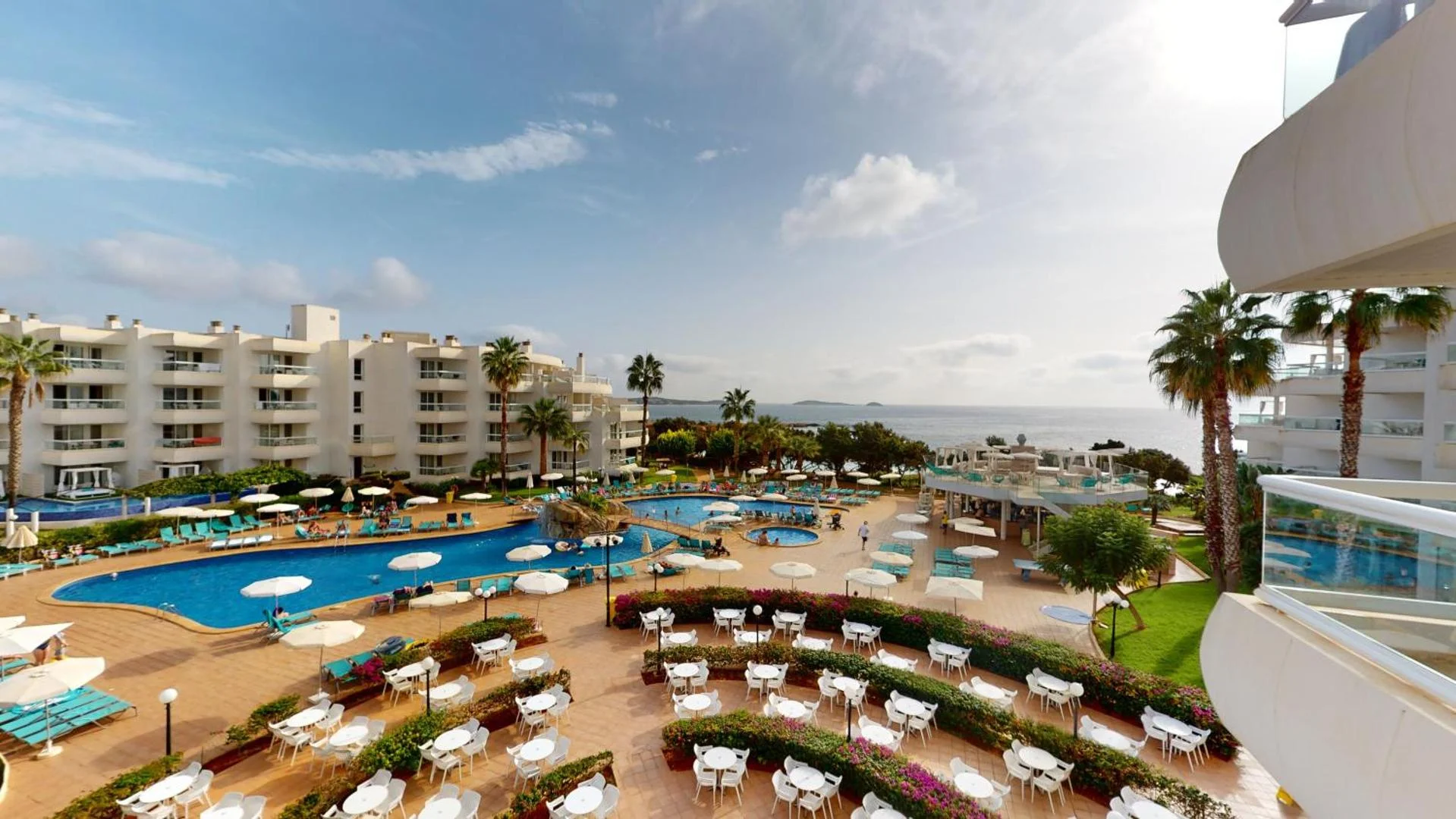 tropic garden santa eularia vue mer vue mer et piscines depuis l'Aparthotel Tropic Garden